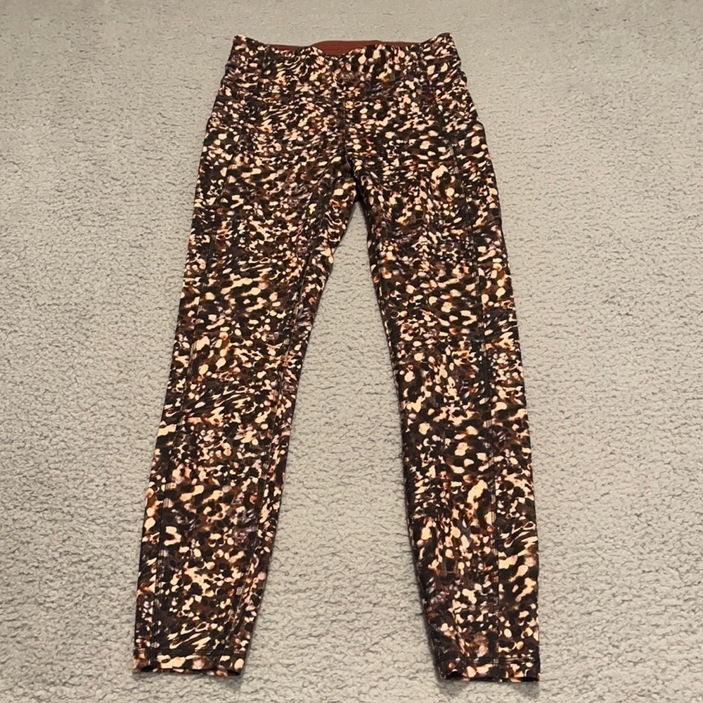 Lululemon Invigorate High-Rise Tight 25"
Motion Flux Multi size 6